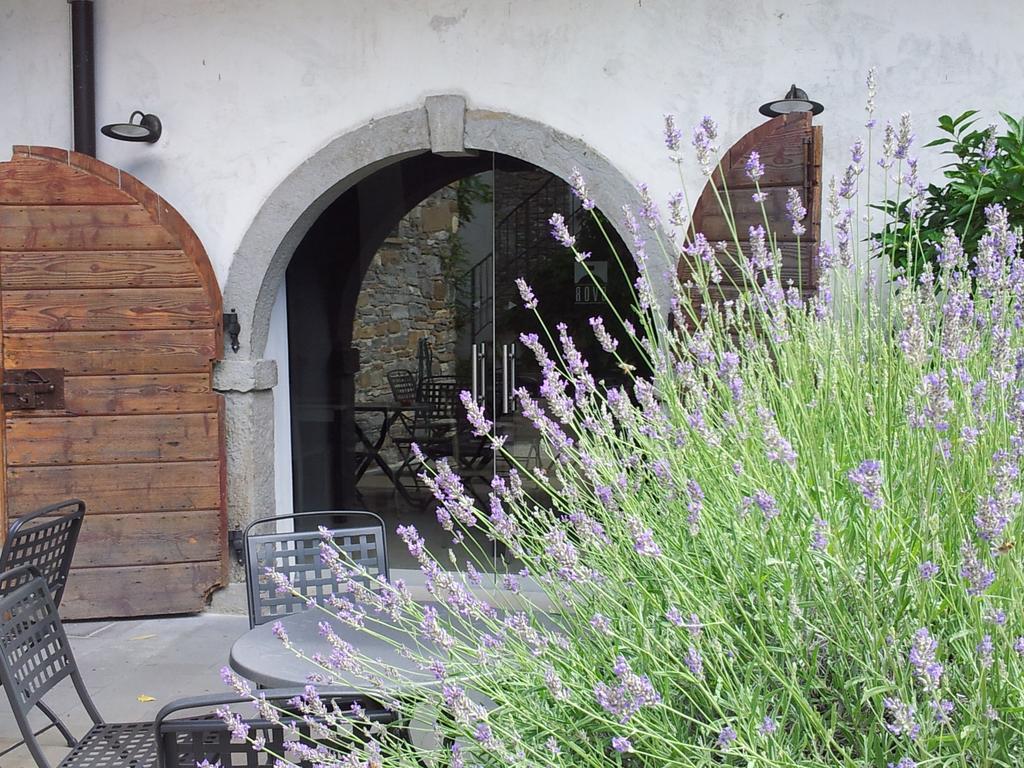 Boutique Hotel Dvor Dobrovo Exterior photo