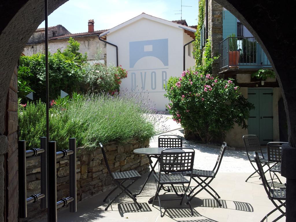 Boutique Hotel Dvor Dobrovo Exterior photo