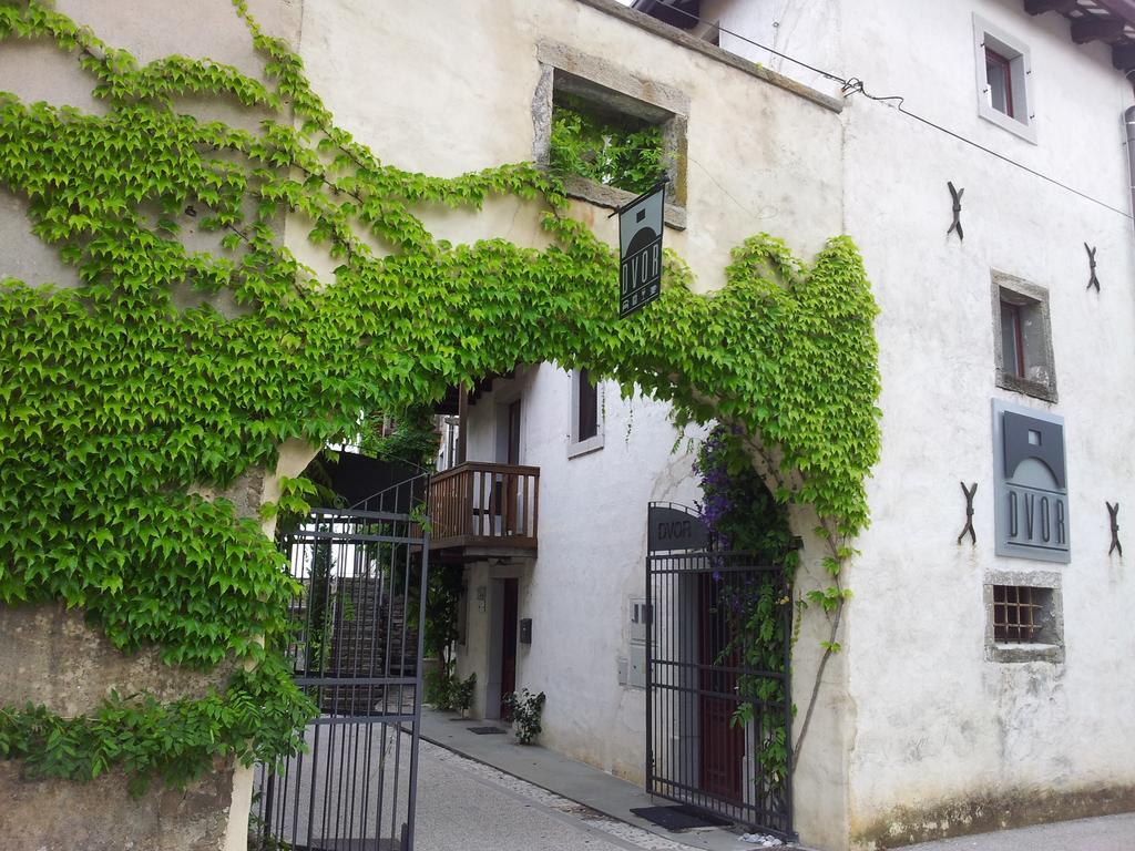 Boutique Hotel Dvor Dobrovo Exterior photo