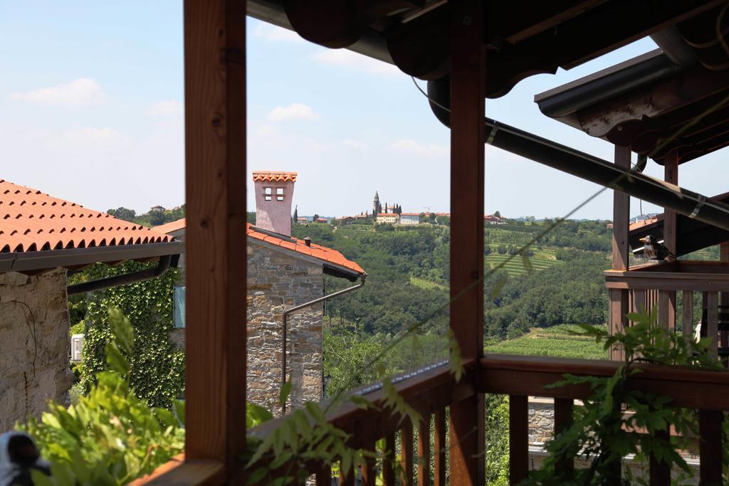 Boutique Hotel Dvor Dobrovo Exterior photo