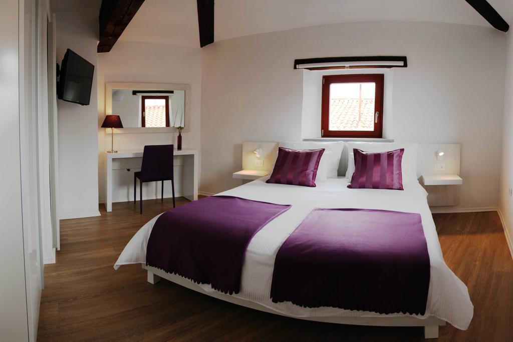 Boutique Hotel Dvor Dobrovo Exterior photo