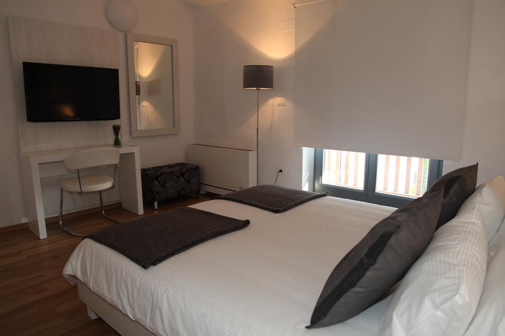 Boutique Hotel Dvor Dobrovo Room photo
