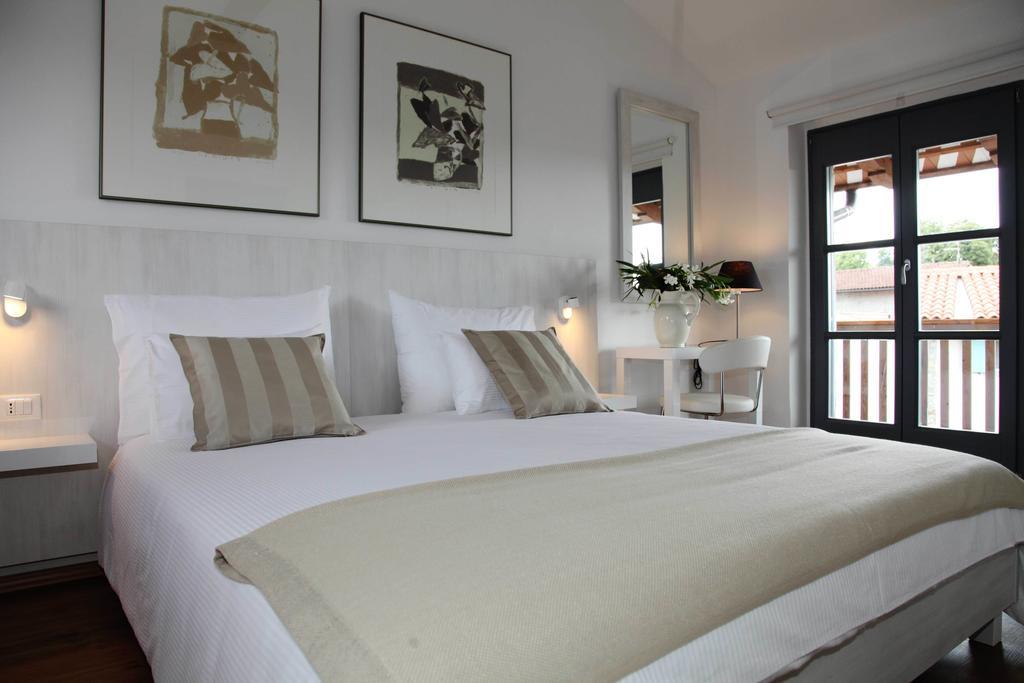 Boutique Hotel Dvor Dobrovo Room photo
