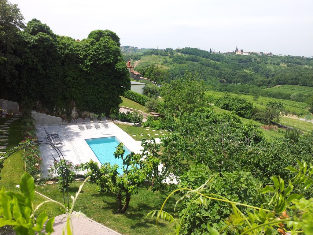 Boutique Hotel Dvor Dobrovo Exterior photo