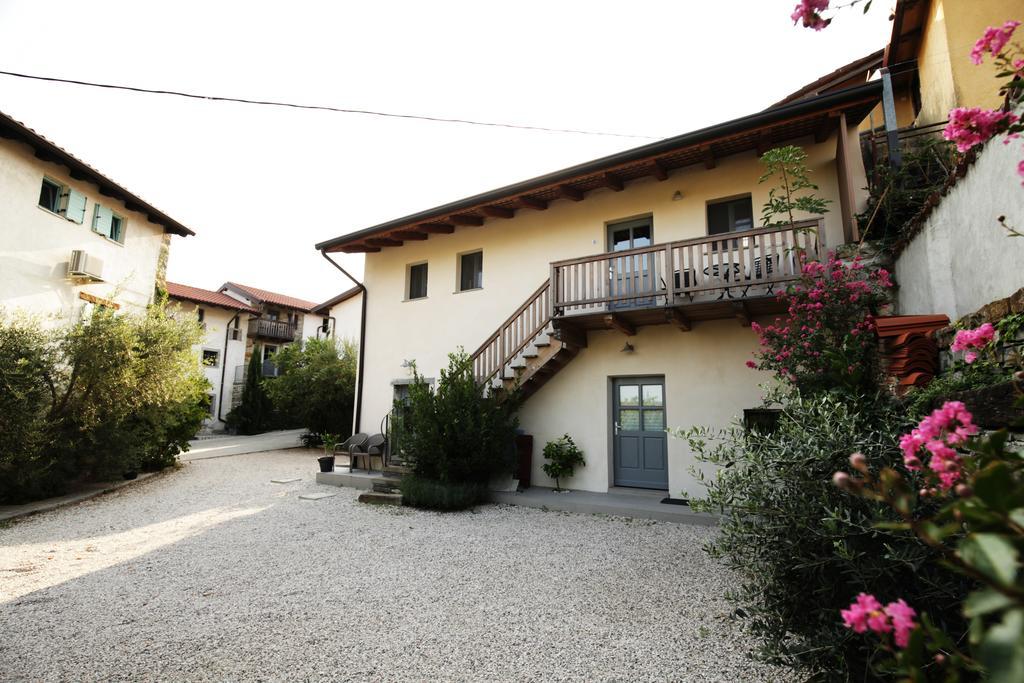 Boutique Hotel Dvor Dobrovo Exterior photo