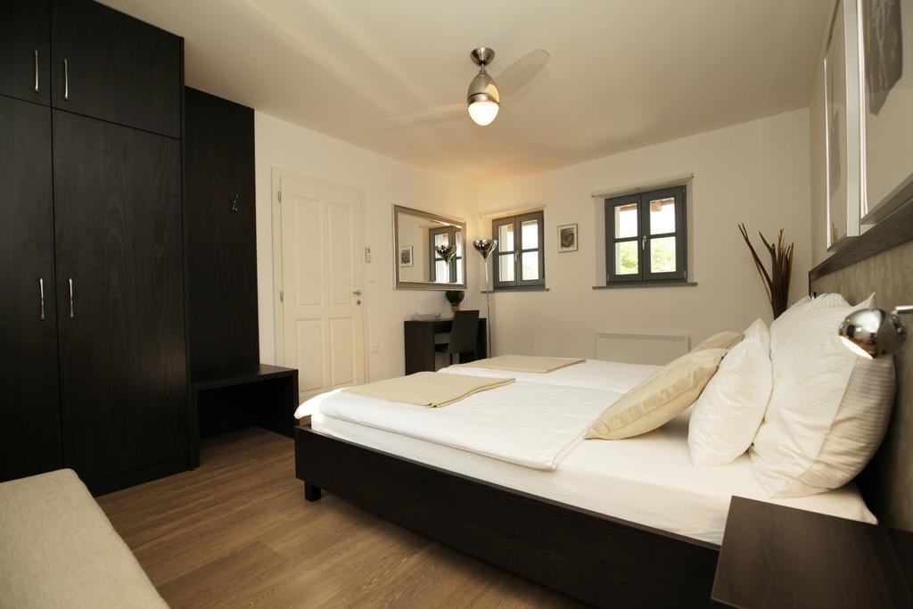 Boutique Hotel Dvor Dobrovo Exterior photo