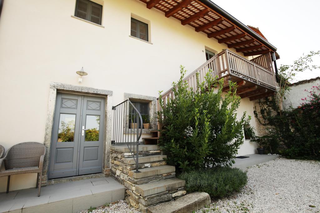 Boutique Hotel Dvor Dobrovo Exterior photo