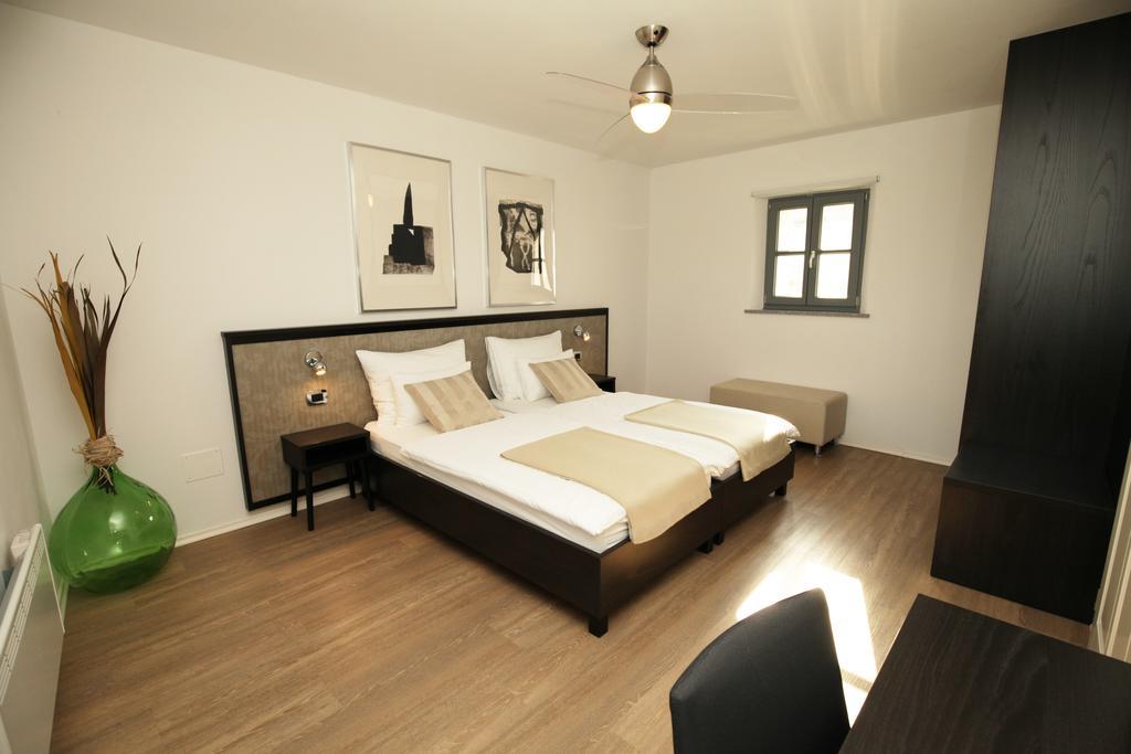 Boutique Hotel Dvor Dobrovo Exterior photo