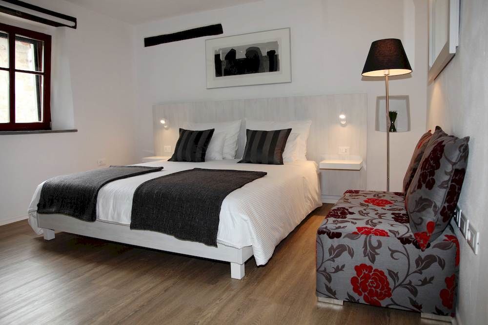 Boutique Hotel Dvor Dobrovo Exterior photo
