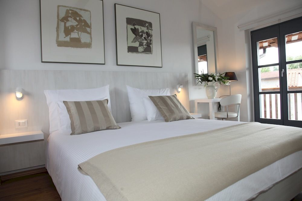Boutique Hotel Dvor Dobrovo Exterior photo